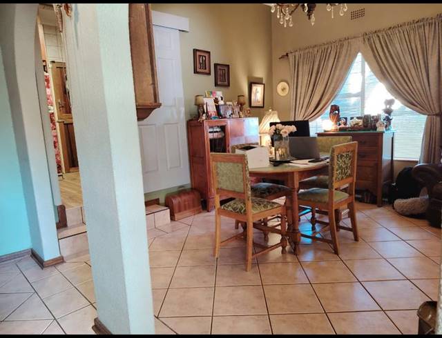 4 BEDROOM HOUSE FOR SALE IN MULBARTON